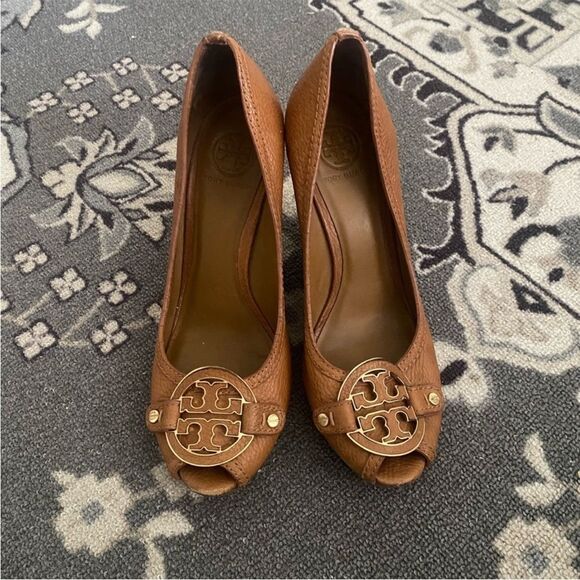 Tory Burch Leticia Open Toe Wood Wedge Tan Leather Pumps 4" Size 9.5 - Picture 1 of 7
